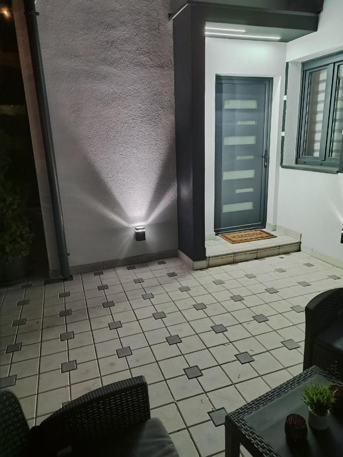 Rubikon Free Parking Apartmani Dusanovac Luaran gambar
